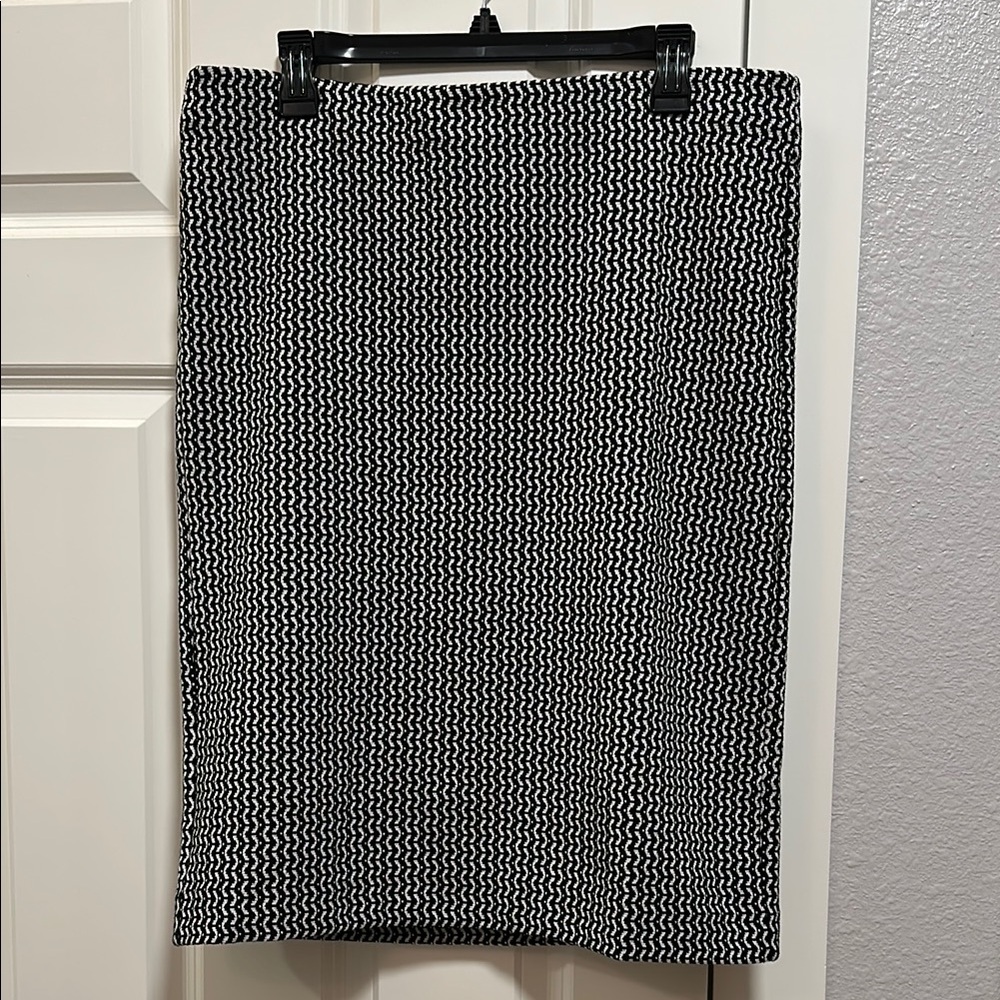 Ann Taylor Black and White Patterned Pencil Skirt